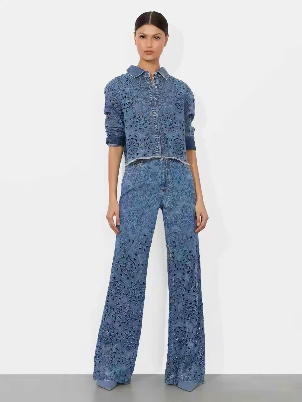 ALICE + OLIVIA Weezy Laser Floral Cutout Embroidered Wide-Leg Jeans Size 25 NWOT